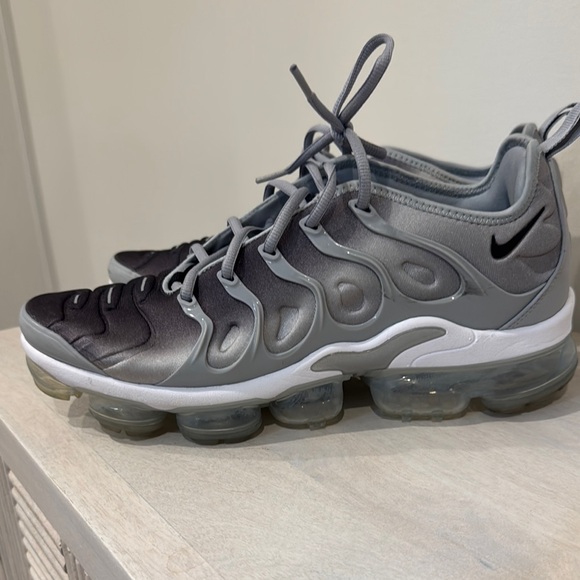 Nike Men's Charcoal and White VaporMax Plus Sneakers - Picture 3 of 5
